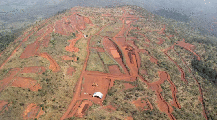 غينيا تُدشّن مشروع “سيماندو” العملاق للتعدين بعد انتظار 30 عامًا