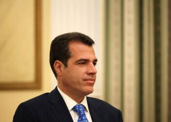 اليونان تعتزم إنشاء مراكز لإعادة المهاجرين مع الدول الإفريقية