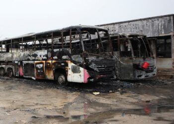 الشرطة في تنزانيا تعتقل مسؤولاً كبيرًا في حزب معارض بعد احتجاجات دامية