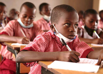 إلغاء التدريس باللغة الأم في نيجيريا:  تهرّب حكومي من المسؤولية أم فشل سياساتي؟