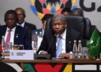 رئيس الاتحاد الإفريقي يدعو إلى أدوات أكثر عدالة لإعادة هيكلة الديون