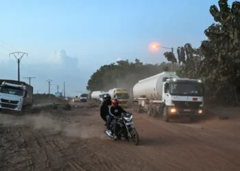 النيجر تزود مالي بـ82 صهريج محروقات لتخفيف ضائقة الوقود