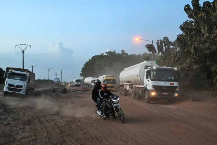 النيجر تزود مالي بـ82 صهريج محروقات لتخفيف ضائقة الوقود