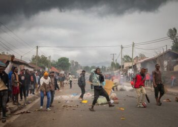 تنزانيا تُفرج عن معارضين لتهدئة الشارع وإعادة فتح قنوات الحوار السياسي
