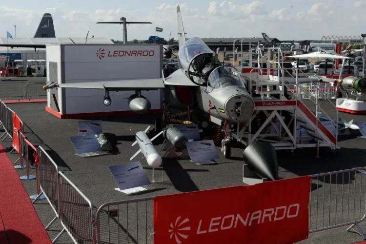 صفقة تسليح ضخمة بين نيجيريا وإيطاليا تشمل طائرات مقاتلة