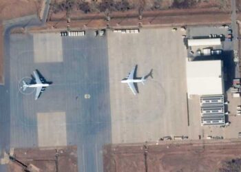 من الهامش إلى العاصمة: لماذا استُهدف مطار نيامي؟