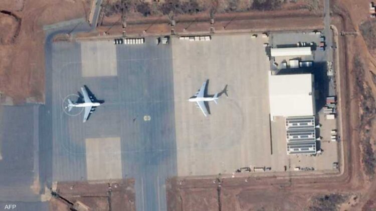 من الهامش إلى العاصمة: لماذا استُهدف مطار نيامي؟