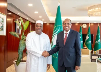 الاتحاد الإفريقي يمهّد لعودة غينيا بعد انتخابات رئاسية