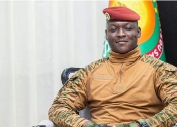 برلمان بوركينا فاسو يُقِرّ حلّ الأحزاب السياسية وإلغاء إطارها القانوني