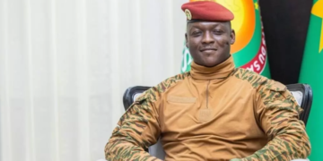 برلمان بوركينا فاسو يُقِرّ حلّ الأحزاب السياسية وإلغاء إطارها القانوني