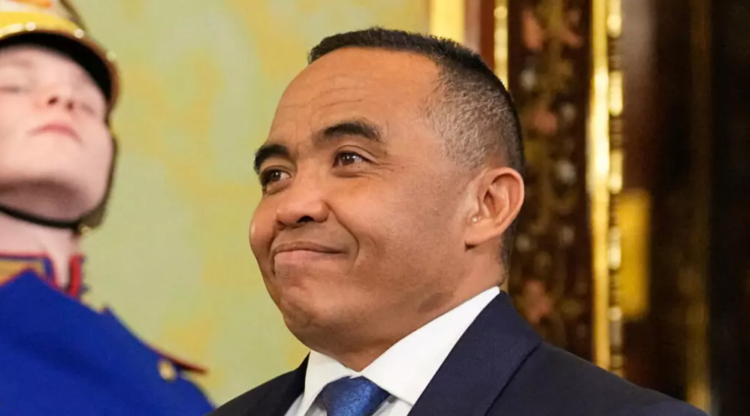 الرئيس الملغاشي مايكل راندريانيرينا يقوم بزيارة عمل إلى فرنسا