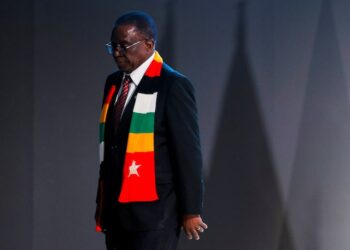 زيمبابوي تقرّ مشروع قانون يمدد حكم منانغاغوا حتى عام 2030