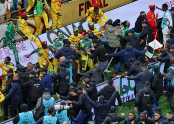 الاتحاد السنغالي لكرة القدم يدين “مهزلة قضائية” بعد صدور أحكام بحق 18 مشجعًا