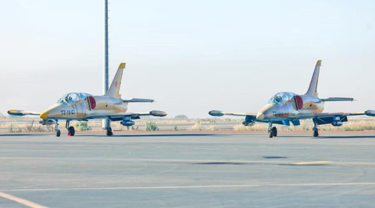 طيران في مالي