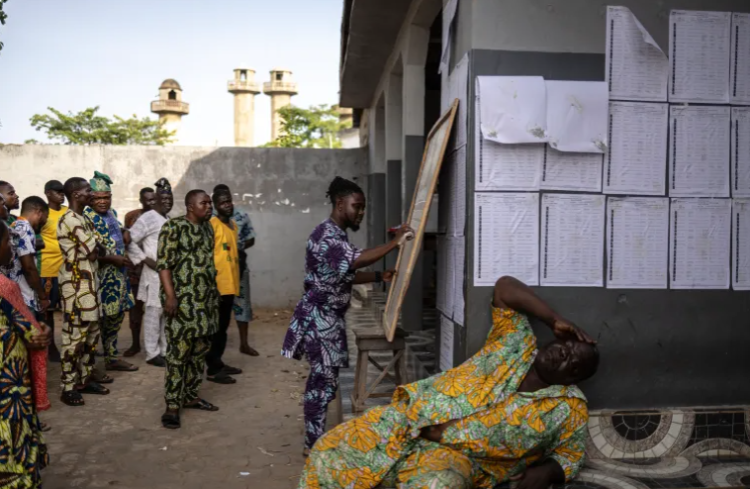 إغلاق صناديق الاقتراع في بنين وترجيحات بفوز وزير المالية في السباق الرئاسي