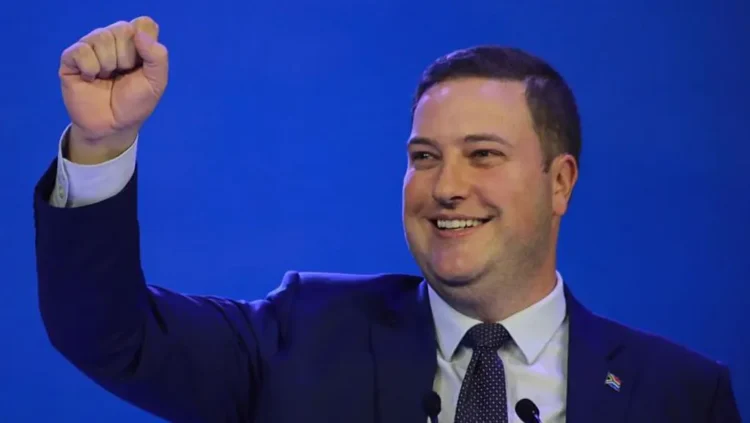 التحالف الديمقراطي في جنوب إفريقيا يعتزم معالجة انعدام الثقة مع الناخبين السود