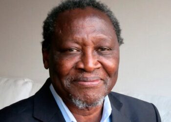 ثانديكا مكاندوير وحركة إنهاء الاستعمار الفكري الإفريقي