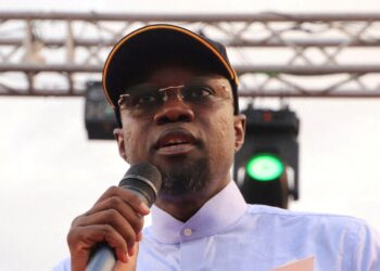 السنغال تحظر سفر المسؤولين الحكوميين مع تداعيات أزمة النفط