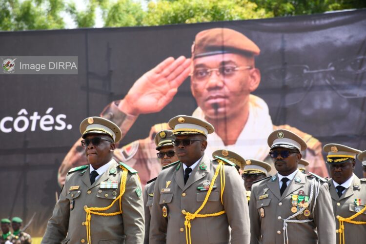 مالي تشيّع وزير دفاعها ساديو كامارا وسط استنفار عسكري
