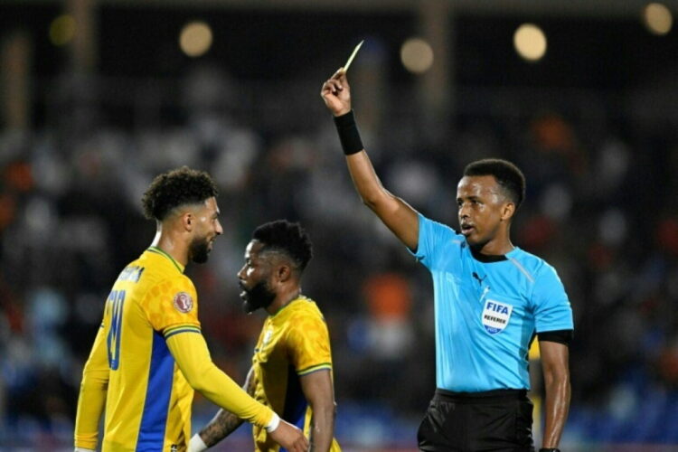 بعد حرمانه من المونديال.. الصومالي عرتن يدير قمة الدوري الكويتي