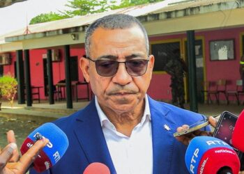 الرئيس الحالي كارلوس فيلا نوفا بولاية رئاسية