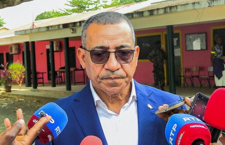 الرئيس الحالي كارلوس فيلا نوفا بولاية رئاسية