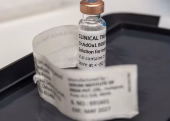 جامعة أكسفورد تعلن بدء اختبار أول لقاح بشري لفيروس إيبولا